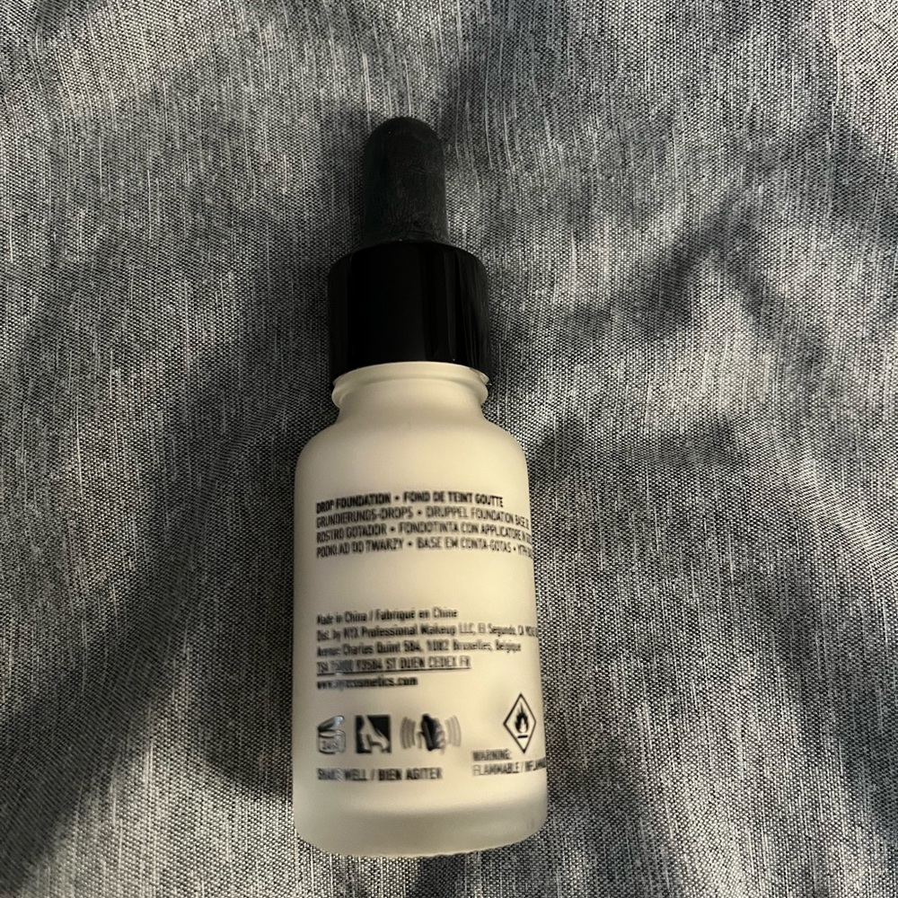 Nyx Total Control Drop Foundation - Picture 6 of 7